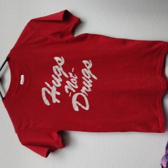 Vintage Hugs not Drugs Tee shirt - Picture 2 of 4